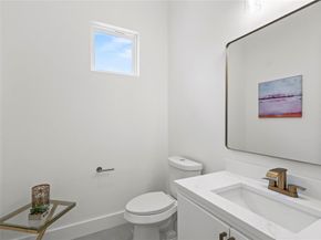 219 S Henderson Avenue , Dallas Texas 75214