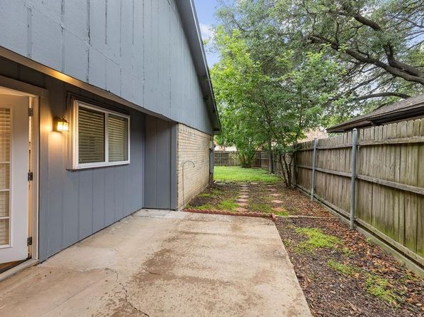 1017  Westminster Lane , Garland Texas 75040