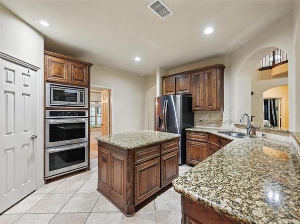 6132  Falls Lake Road , Fort Worth Texas 76179