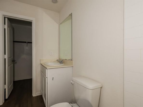 2301  Dillard Street , Fort Worth Texas 76105
