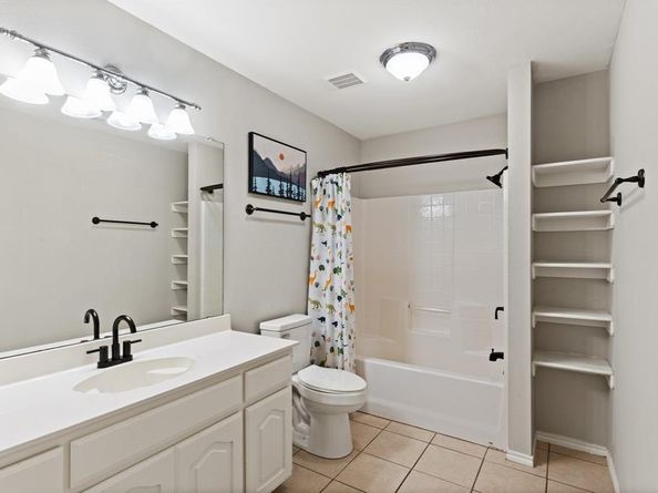 3148  Guadaloupe  , Grand Prairie Texas 75054