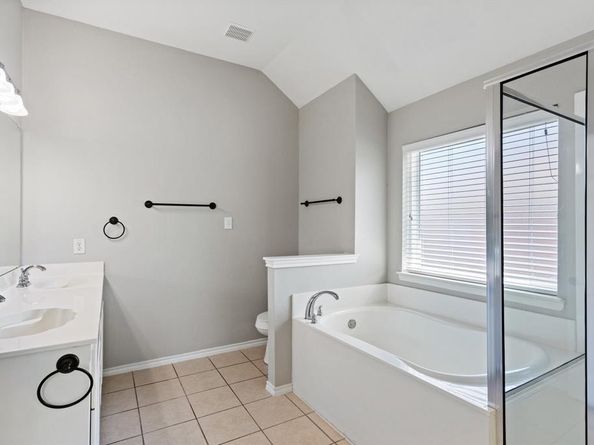 3148  Guadaloupe  , Grand Prairie Texas 75054