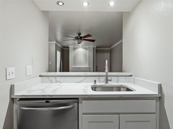 3206 S Fielder Road  100, Arlington Texas 76015
