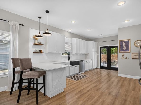 2511  Gladstone Drive , Dallas Texas 75211