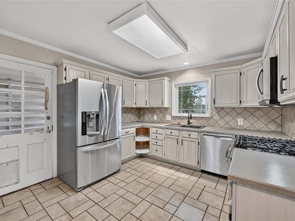 2518  Maple Springs Boulevard , Dallas Texas 75235