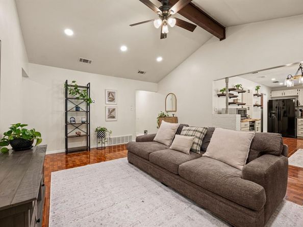 1121  Timbercreek Road , Benbrook Texas 76126