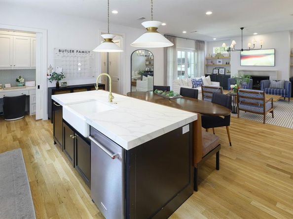 7407  Morton Street , Dallas Texas 75209