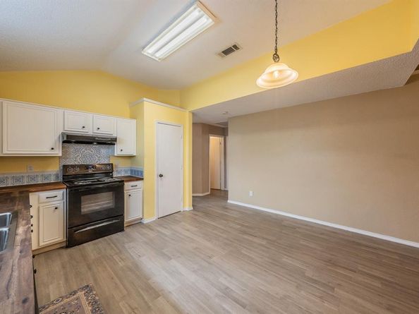 10212  Brea Canyon Road , Fort Worth Texas 76108