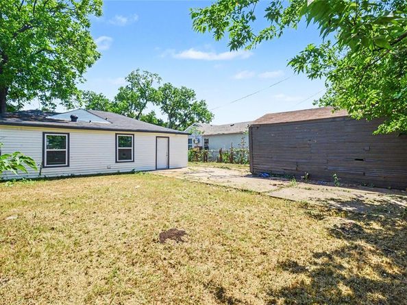 2475  Volga Avenue , Dallas Texas 75216