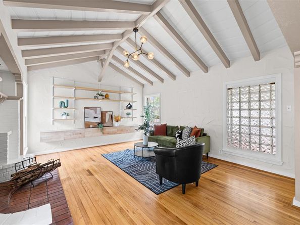311 N Tennant Street , Dallas Texas 75208