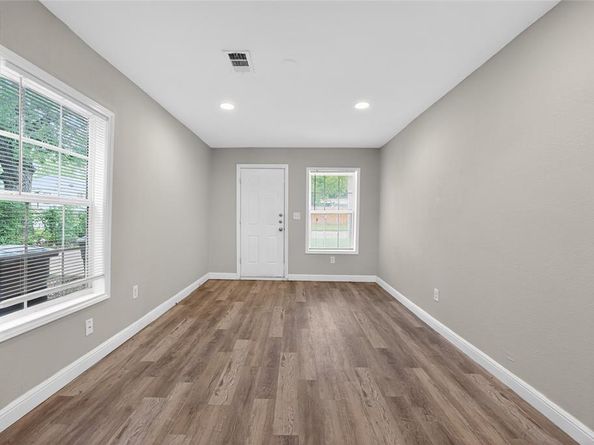 2805  Walker Street , Fort Worth Texas 76105