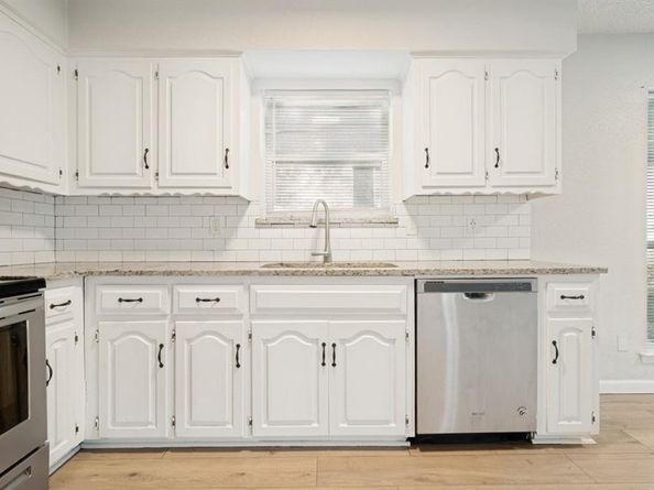 922  Meadowdale Circle , Garland Texas 75043