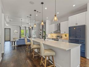 2534  Gladstone Drive , Dallas Texas 75211