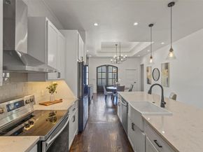 2534  Gladstone Drive , Dallas Texas 75211