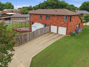 605  Buttercup Circle , Garland Texas 75040