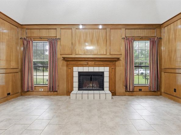 605  Buttercup Circle , Garland Texas 75040