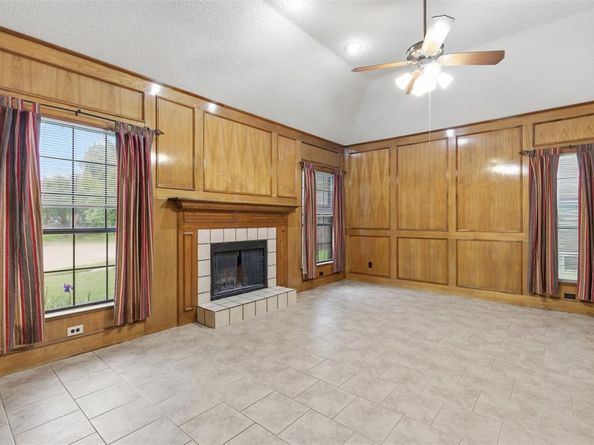 605  Buttercup Circle , Garland Texas 75040