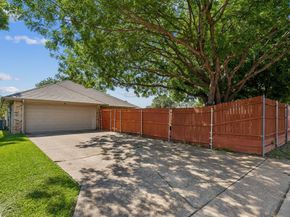 1907  Lansdown Court , Carrollton Texas 75010