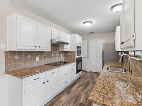 1907  Lansdown Court , Carrollton Texas 75010