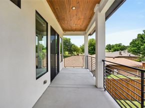 2123  Southerland Avenue , Dallas Texas 75203