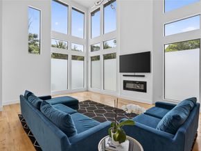 2123  Southerland Avenue , Dallas Texas 75203