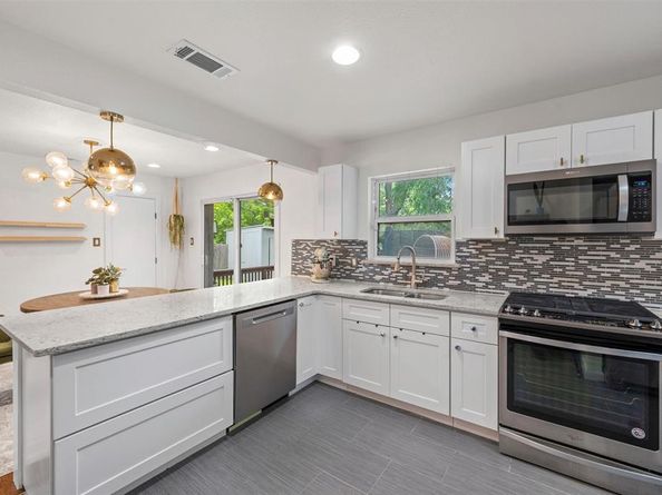 10846  Sharondale Drive , Dallas Texas 75228