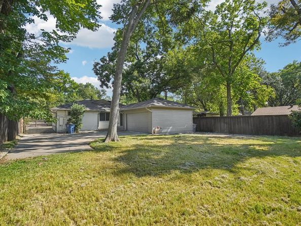 10129  Gateway Lane , Dallas Texas 75218