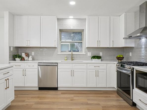 10129  Gateway Lane , Dallas Texas 75218