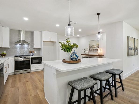 10129  Gateway Lane , Dallas Texas 75218