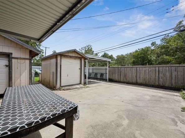 8332  Foxwood Lane , Dallas Texas 75217
