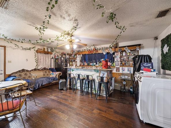 8332  Foxwood Lane , Dallas Texas 75217