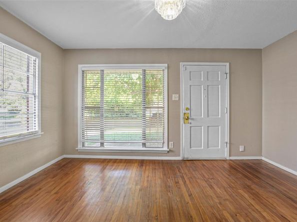 3504  Mission Street , Fort Worth Texas 76109