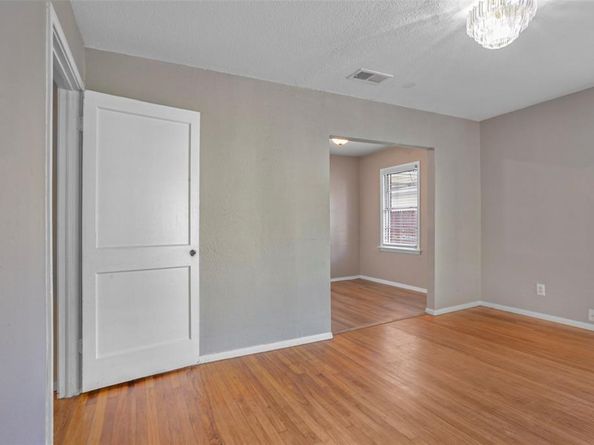 3504  Mission Street , Fort Worth Texas 76109