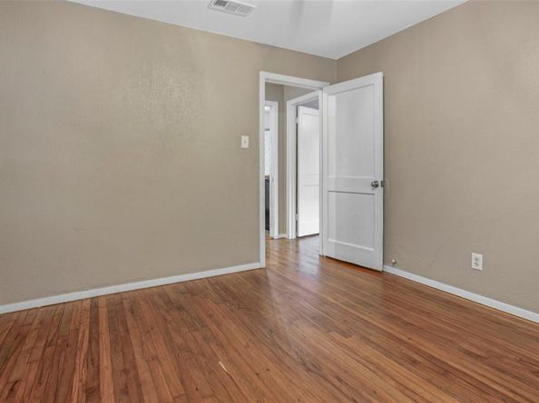 3504  Mission Street , Fort Worth Texas 76109