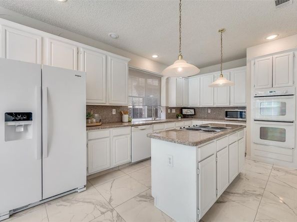 2619  Hidden Ridge Drive , Arlington Texas 76006