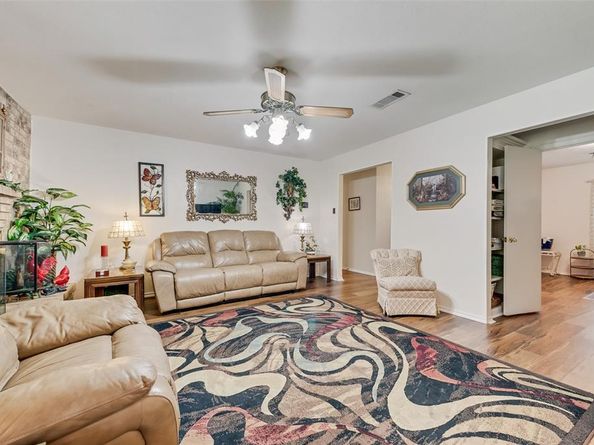 13208  Flagstone Lane , Dallas Texas 75240
