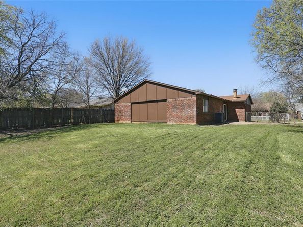 1329  Steinburg Lane , Fort Worth Texas 76134
