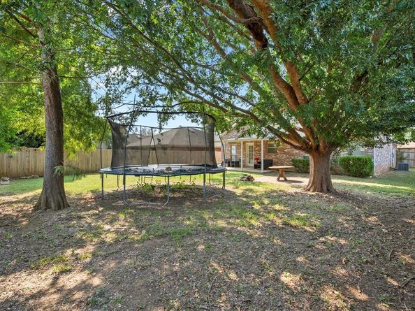 2801  Kempton Drive , Arlington Texas 76001