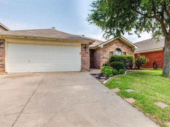 9013  Winding River Drive , Fort Worth Texas 76118