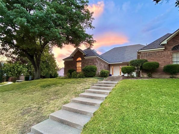 9334  Highedge Circle , Dallas Texas 75238