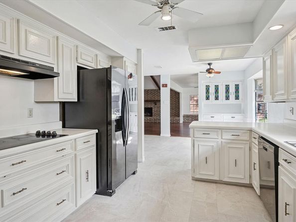 300  Inner Circle , Irving Texas 75060