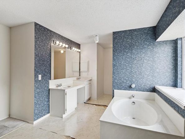 5701  Indian Hill Drive , Arlington Texas 76018