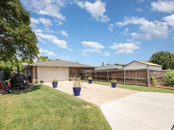 1813  Abilene Court , Grand Prairie Texas 75052