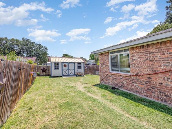 1813  Abilene Court , Grand Prairie Texas 75052