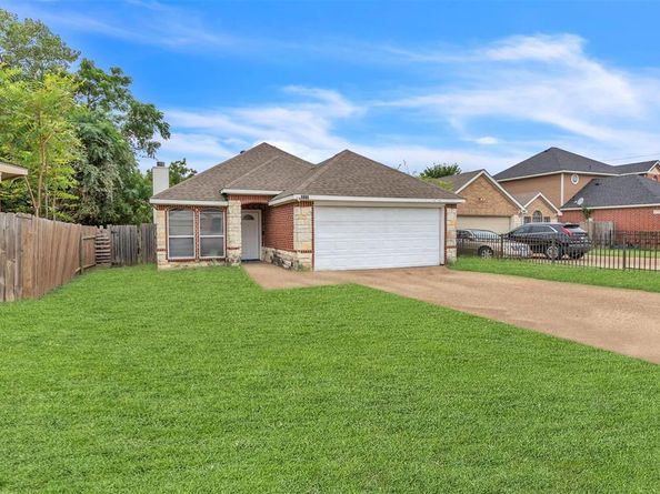 2933  Curvilinear Court , Dallas Texas 75227