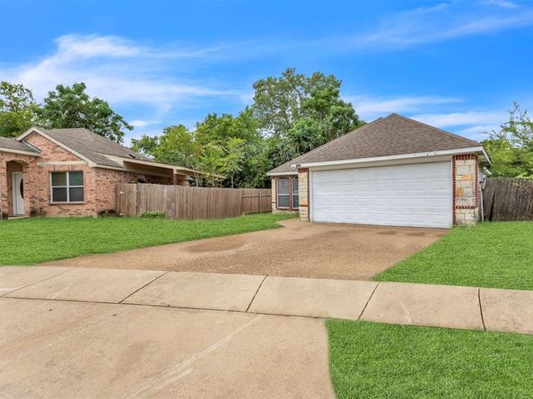 2933  Curvilinear Court , Dallas Texas 75227