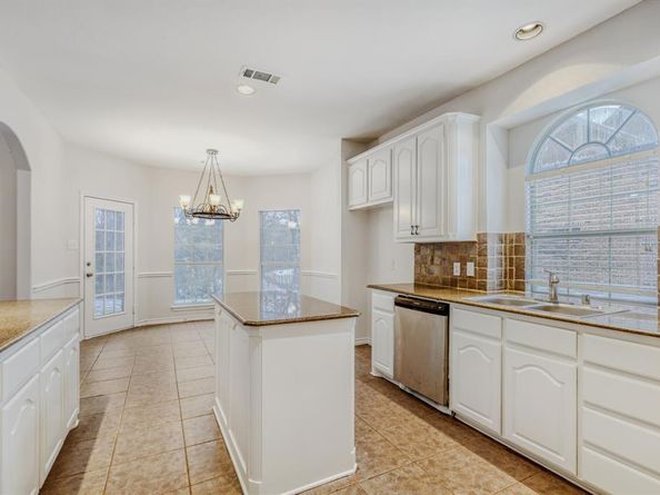 2207  Creekedge Court , Corinth Texas 76210