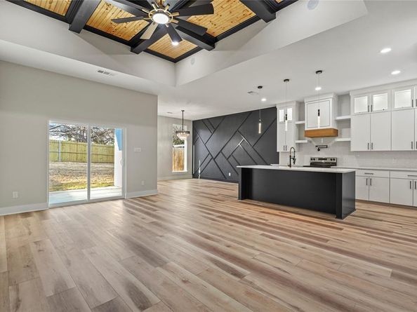 1531 E Waco Avenue , Dallas Texas 75216