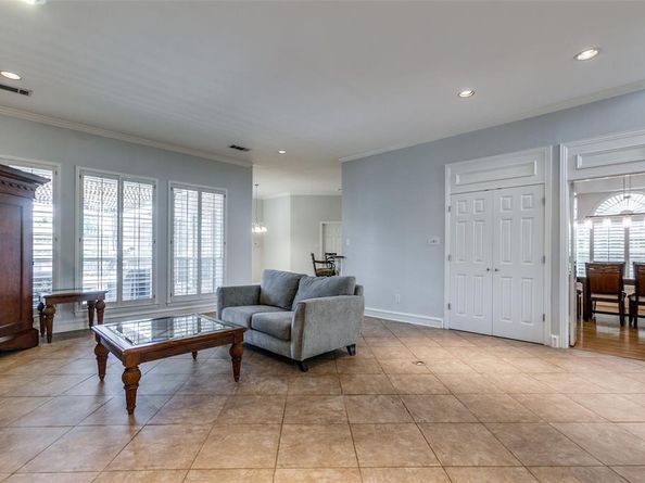 5807  Covehaven Drive , Dallas Texas 75252