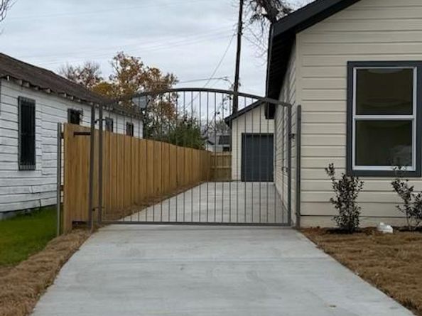 3608  Latimer Street , Dallas Texas 75215